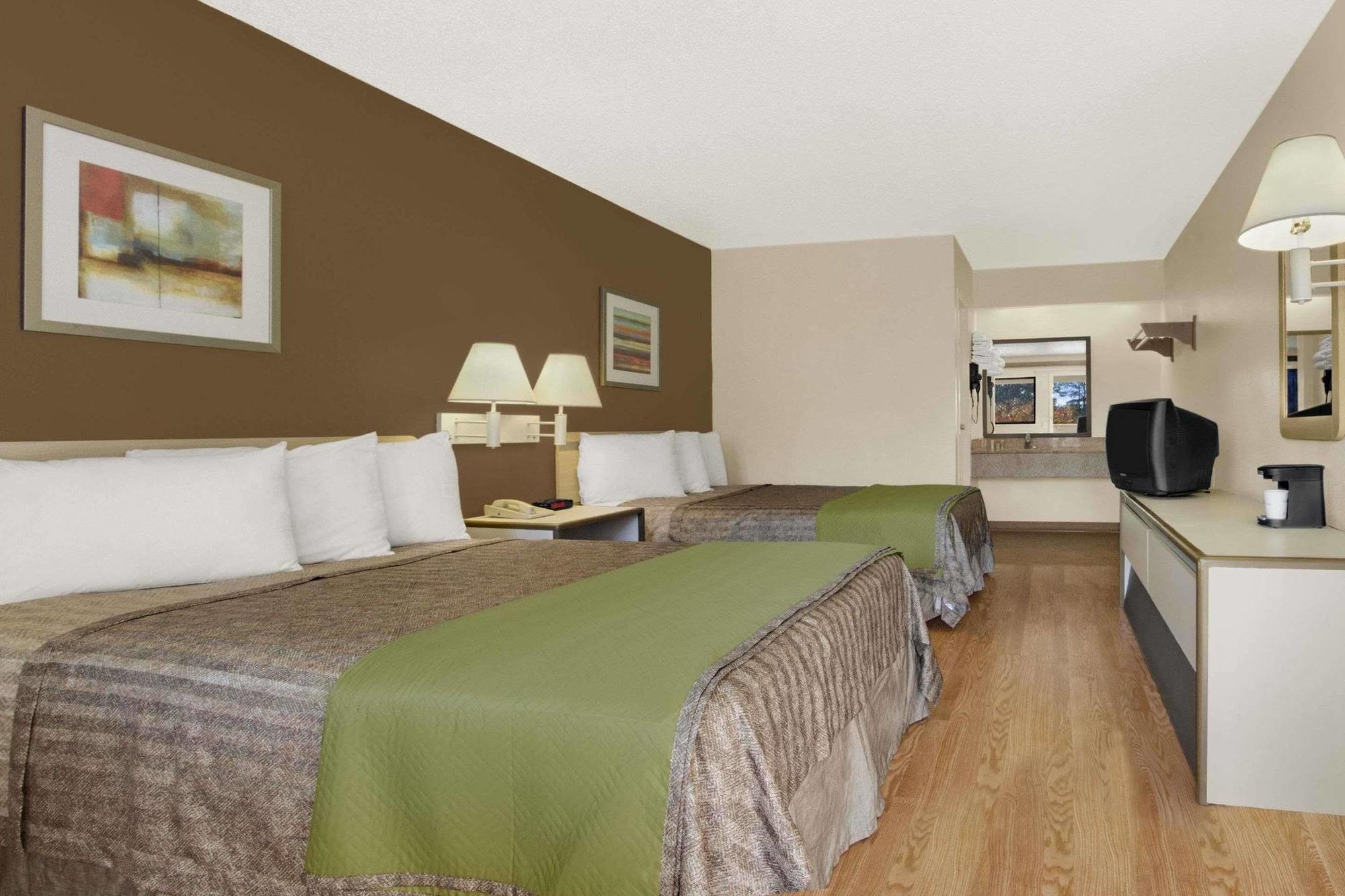 Travelodge By Wyndham College Park מראה חיצוני תמונה