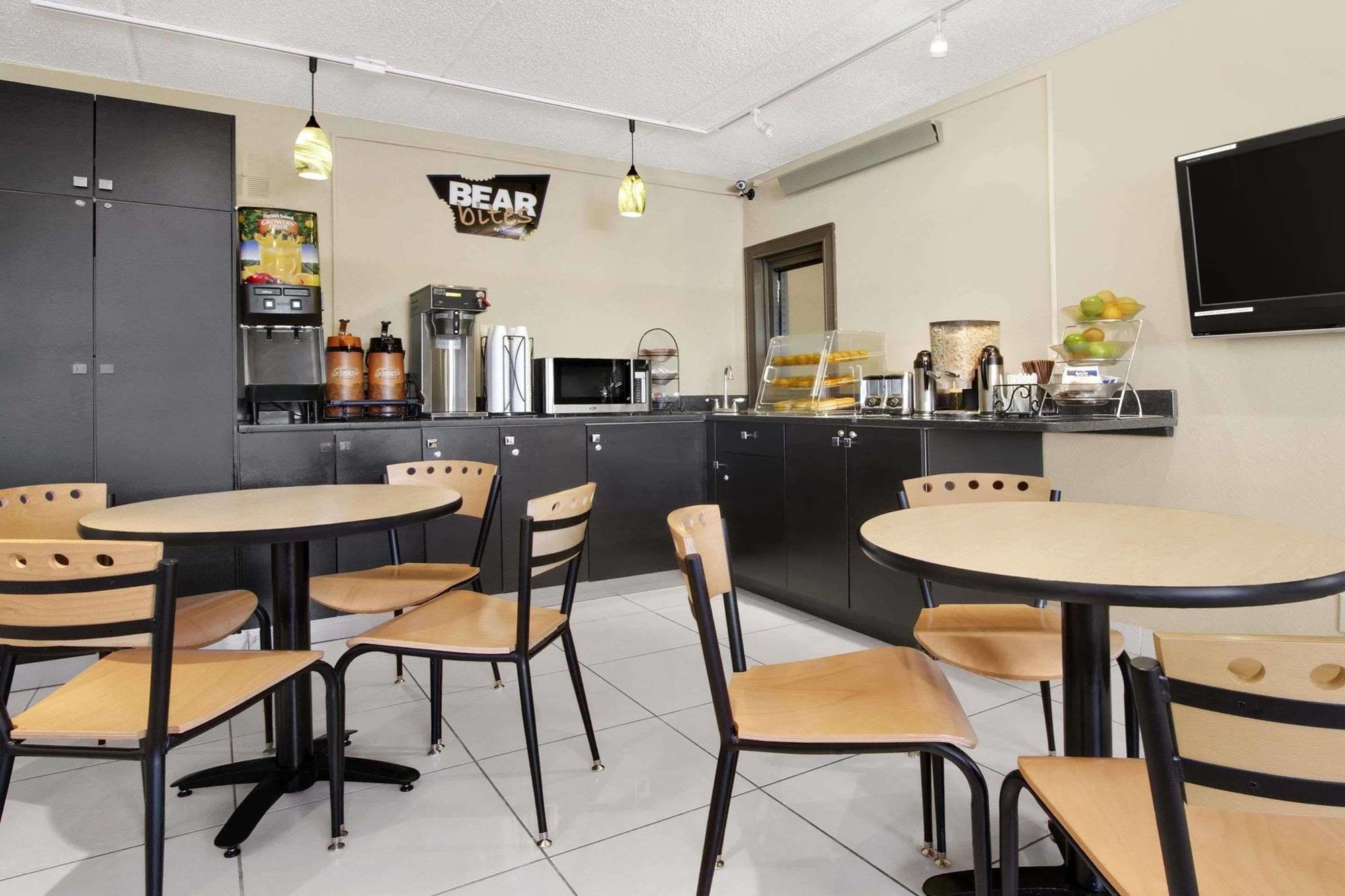 Travelodge By Wyndham College Park מראה חיצוני תמונה
