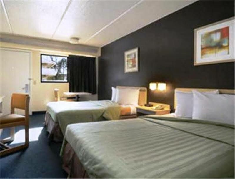 Travelodge By Wyndham College Park מראה חיצוני תמונה